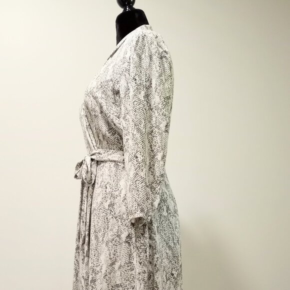 ANN TAYLOR FACTORY SNAKESKIN PRINT WRAP SRESS 3/4 LENGTH SLEEVE WITH BELT SIZE 8 - Picture 4 of 9